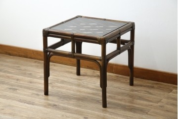 和製ヴィンテージ　美品　希少モデル　maruni(マルニ木工)　オールドマルニ　ラタン　スモークガラストップ　くつろぎ空間にぴったりのサイドテーブル　(R-084644)