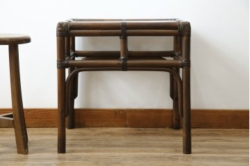 和製ヴィンテージ　美品　希少モデル　maruni(マルニ木工)　オールドマルニ　ラタン　スモークガラストップ　くつろぎ空間にぴったりのサイドテーブル　(R-084644)