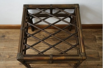 和製ヴィンテージ　美品　希少モデル　maruni(マルニ木工)　オールドマルニ　ラタン　スモークガラストップ　くつろぎ空間にぴったりのサイドテーブル　(R-084644)