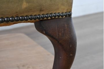 イギリスビンテージ　本革　チェスターフィールド　高貴な佇まいと包み込まれるような座り心地が魅力のウィングバックチェア(R-084648)