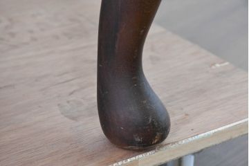 イギリスビンテージ　本革　チェスターフィールド　高貴な佇まいと包み込まれるような座り心地が魅力のウィングバックチェア(R-084648)