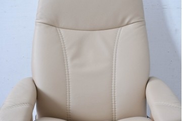 中古　ノルウェー製　EKORNES(エコーネス)　Sサイズ　コンサルシリーズ　クラシック　本革(レザー)　高級感漂う佇まいが魅力のオットマン付きストレスレスチェア　(R-084649)