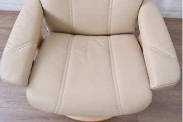 中古　ノルウェー製　EKORNES(エコーネス)　Sサイズ　コンサルシリーズ　クラシック　本革(レザー)　高級感漂う佇まいが魅力のオットマン付きストレスレスチェア　(R-084649)