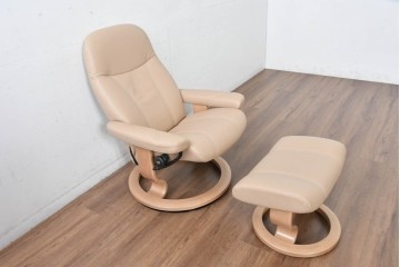 中古　ノルウェー製　EKORNES(エコーネス)　Sサイズ　コンサルシリーズ　クラシック　本革(レザー)　高級感漂う佇まいが魅力のオットマン付きストレスレスチェア　(R-084649)