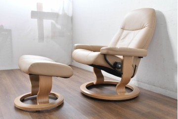 中古　ノルウェー製　EKORNES(エコーネス)　Sサイズ　コンサルシリーズ　クラシック　本革(レザー)　高級感漂う佇まいが魅力のオットマン付きストレスレスチェア　(R-084649)