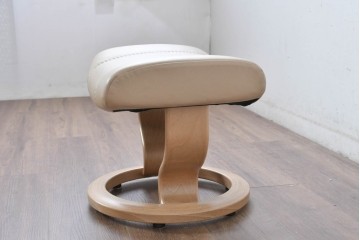 中古　ノルウェー製　EKORNES(エコーネス)　Sサイズ　コンサルシリーズ　クラシック　本革(レザー)　高級感漂う佇まいが魅力のオットマン付きストレスレスチェア　(R-084649)