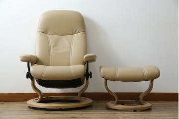 中古　ノルウェー製　EKORNES(エコーネス)　Sサイズ　コンサルシリーズ　クラシック　本革(レザー)　高級感漂う佇まいが魅力のオットマン付きストレスレスチェア　(R-084649)