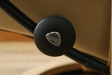 中古　ノルウェー製　EKORNES(エコーネス)　Sサイズ　コンサルシリーズ　クラシック　本革(レザー)　高級感漂う佇まいが魅力のオットマン付きストレスレスチェア　(R-084649)