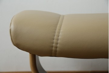 中古　ノルウェー製　EKORNES(エコーネス)　Sサイズ　コンサルシリーズ　クラシック　本革(レザー)　高級感漂う佇まいが魅力のオットマン付きストレスレスチェア　(R-084649)