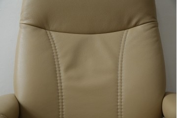 中古　ノルウェー製　EKORNES(エコーネス)　Sサイズ　コンサルシリーズ　クラシック　本革(レザー)　高級感漂う佇まいが魅力のオットマン付きストレスレスチェア　(R-084649)