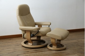 中古　ノルウェー製　EKORNES(エコーネス)　Sサイズ　コンサルシリーズ　クラシック　本革(レザー)　高級感漂う佇まいが魅力のオットマン付きストレスレスチェア　(R-084649)