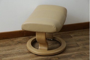 中古　ノルウェー製　EKORNES(エコーネス)　Sサイズ　コンサルシリーズ　クラシック　本革(レザー)　高級感漂う佇まいが魅力のオットマン付きストレスレスチェア　(R-084649)