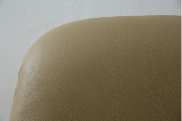 中古　ノルウェー製　EKORNES(エコーネス)　Sサイズ　コンサルシリーズ　クラシック　本革(レザー)　高級感漂う佇まいが魅力のオットマン付きストレスレスチェア　(R-084649)