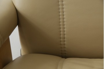 中古　ノルウェー製　EKORNES(エコーネス)　Sサイズ　コンサルシリーズ　クラシック　本革(レザー)　高級感漂う佇まいが魅力のオットマン付きストレスレスチェア　(R-084649)