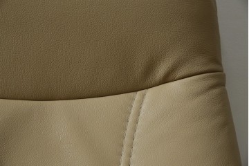 中古　ノルウェー製　EKORNES(エコーネス)　Sサイズ　コンサルシリーズ　クラシック　本革(レザー)　高級感漂う佇まいが魅力のオットマン付きストレスレスチェア　(R-084649)