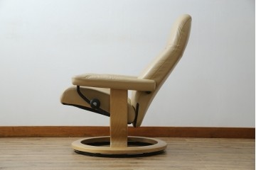 中古　ノルウェー製　EKORNES(エコーネス)　Sサイズ　コンサルシリーズ　クラシック　本革(レザー)　高級感漂う佇まいが魅力のオットマン付きストレスレスチェア　(R-084649)