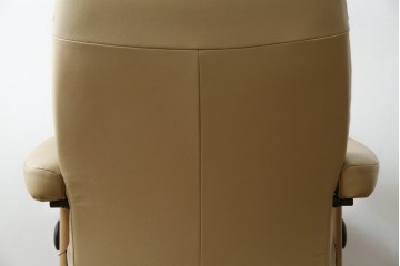 中古　ノルウェー製　EKORNES(エコーネス)　Sサイズ　コンサルシリーズ　クラシック　本革(レザー)　高級感漂う佇まいが魅力のオットマン付きストレスレスチェア　(R-084649)