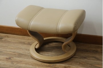 中古　ノルウェー製　EKORNES(エコーネス)　Sサイズ　コンサルシリーズ　クラシック　本革(レザー)　高級感漂う佇まいが魅力のオットマン付きストレスレスチェア　(R-084649)