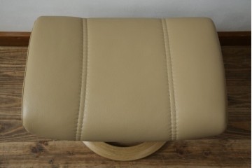 中古　ノルウェー製　EKORNES(エコーネス)　Sサイズ　コンサルシリーズ　クラシック　本革(レザー)　高級感漂う佇まいが魅力のオットマン付きストレスレスチェア　(R-084649)
