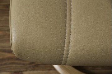 中古　ノルウェー製　EKORNES(エコーネス)　Sサイズ　コンサルシリーズ　クラシック　本革(レザー)　高級感漂う佇まいが魅力のオットマン付きストレスレスチェア　(R-084649)