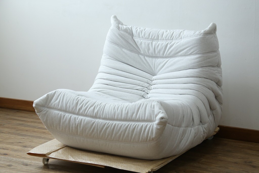 中古　極美品　2024年購入　Ligne roset(リーン・ロゼ)　ROSETTOGO(ロゼトーゴ)　DENDEN(デンデン)　50周年　保証書付き　洗練されたモダンデザインが目を引く1人掛けソファ　(R-084650)