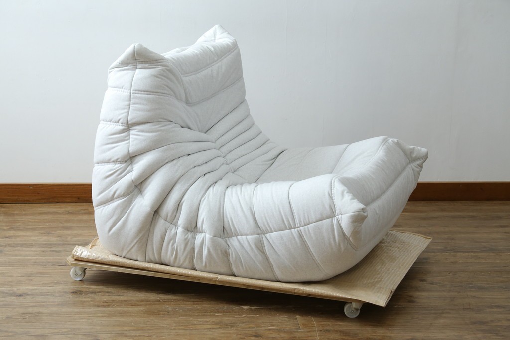 中古　極美品　2024年購入　Ligne roset(リーン・ロゼ)　ROSETTOGO(ロゼトーゴ)　DENDEN(デンデン)　50周年　保証書付き　洗練されたモダンデザインが目を引く1人掛けソファ　(R-084650)