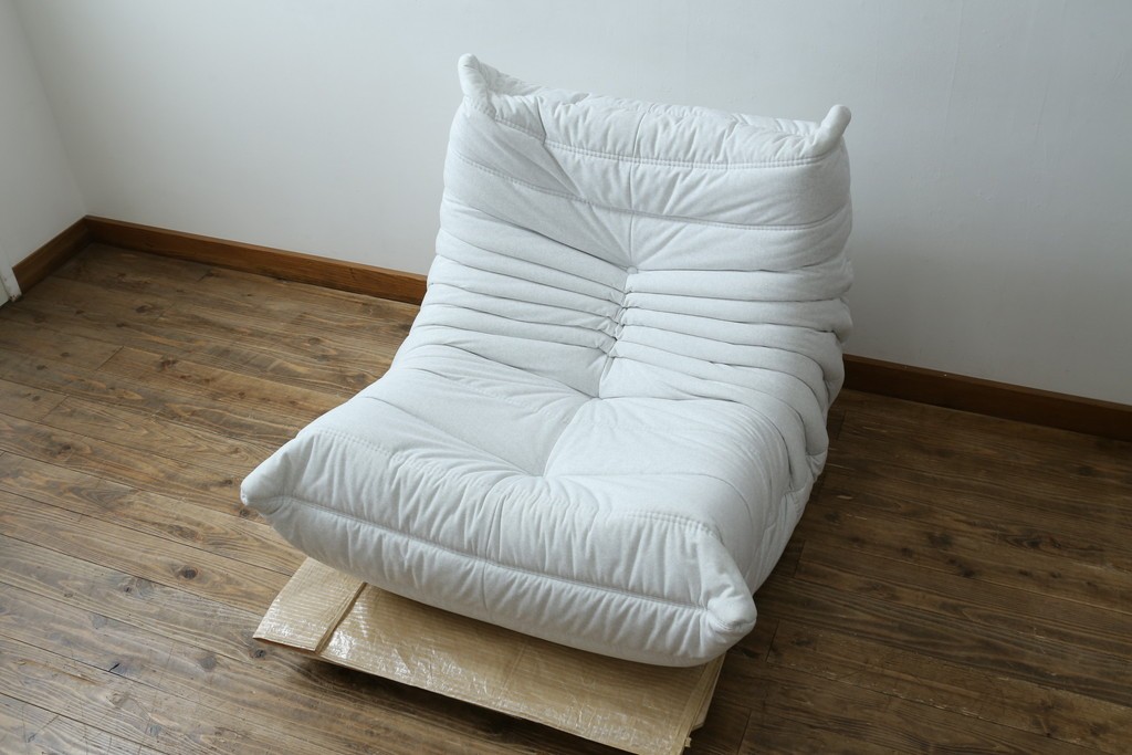 中古　極美品　2024年購入　Ligne roset(リーン・ロゼ)　ROSETTOGO(ロゼトーゴ)　DENDEN(デンデン)　50周年　保証書付き　洗練されたモダンデザインが目を引く1人掛けソファ　(R-084650)