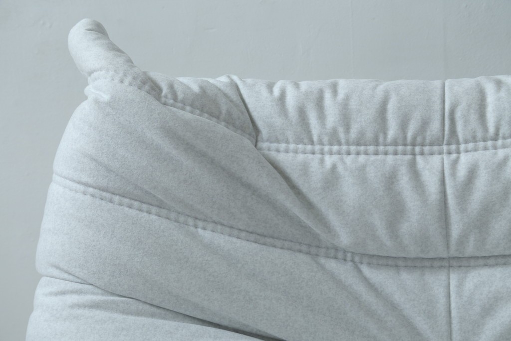 中古　極美品　2024年購入　Ligne roset(リーン・ロゼ)　ROSETTOGO(ロゼトーゴ)　DENDEN(デンデン)　50周年　保証書付き　洗練されたモダンデザインが目を引く1人掛けソファ　(R-084650)