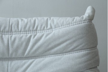 中古　極美品　2024年購入　Ligne roset(リーン・ロゼ)　ROSETTOGO(ロゼトーゴ)　DENDEN(デンデン)　50周年　保証書付き　洗練されたモダンデザインが目を引く1人掛けソファ　(R-084650)