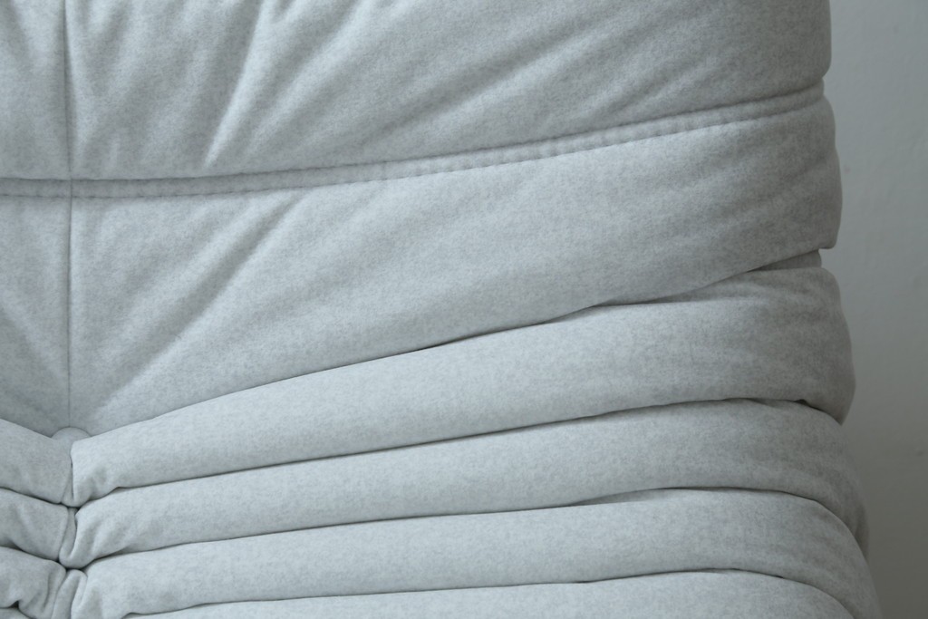 中古　極美品　2024年購入　Ligne roset(リーン・ロゼ)　ROSETTOGO(ロゼトーゴ)　DENDEN(デンデン)　50周年　保証書付き　洗練されたモダンデザインが目を引く1人掛けソファ　(R-084650)