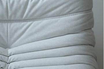 中古　極美品　2024年購入　Ligne roset(リーン・ロゼ)　ROSETTOGO(ロゼトーゴ)　DENDEN(デンデン)　50周年　保証書付き　洗練されたモダンデザインが目を引く1人掛けソファ　(R-084650)