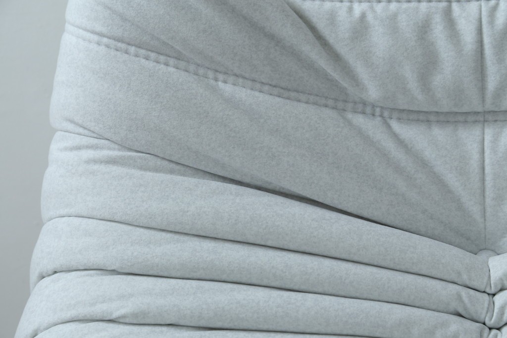 中古　極美品　2024年購入　Ligne roset(リーン・ロゼ)　ROSETTOGO(ロゼトーゴ)　DENDEN(デンデン)　50周年　保証書付き　洗練されたモダンデザインが目を引く1人掛けソファ　(R-084650)