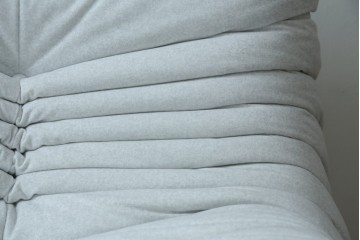 中古　極美品　2024年購入　Ligne roset(リーン・ロゼ)　ROSETTOGO(ロゼトーゴ)　DENDEN(デンデン)　50周年　保証書付き　洗練されたモダンデザインが目を引く1人掛けソファ　(R-084650)