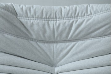 中古　極美品　2024年購入　Ligne roset(リーン・ロゼ)　ROSETTOGO(ロゼトーゴ)　DENDEN(デンデン)　50周年　保証書付き　洗練されたモダンデザインが目を引く1人掛けソファ　(R-084650)