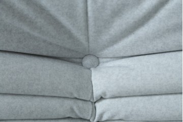 中古　極美品　2024年購入　Ligne roset(リーン・ロゼ)　ROSETTOGO(ロゼトーゴ)　DENDEN(デンデン)　50周年　保証書付き　洗練されたモダンデザインが目を引く1人掛けソファ　(R-084650)