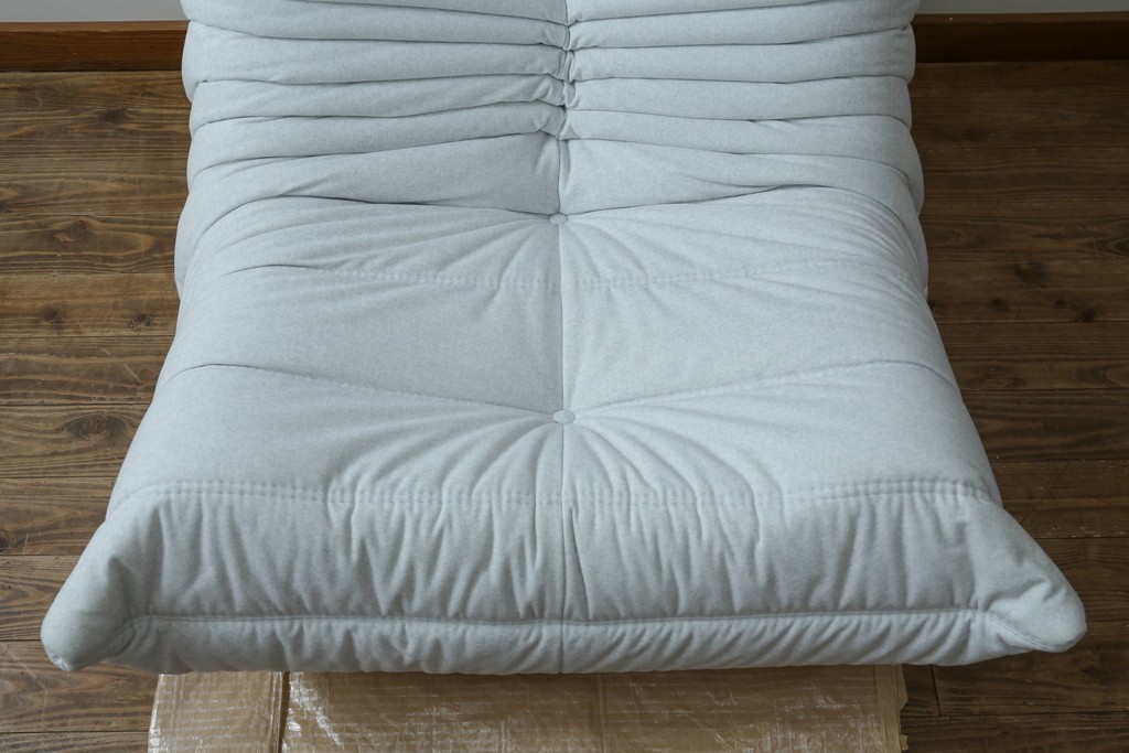 中古　極美品　2024年購入　Ligne roset(リーン・ロゼ)　ROSETTOGO(ロゼトーゴ)　DENDEN(デンデン)　50周年　保証書付き　洗練されたモダンデザインが目を引く1人掛けソファ　(R-084650)