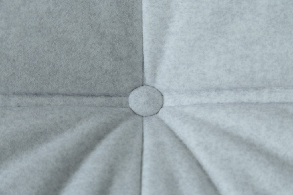 中古　極美品　2024年購入　Ligne roset(リーン・ロゼ)　ROSETTOGO(ロゼトーゴ)　DENDEN(デンデン)　50周年　保証書付き　洗練されたモダンデザインが目を引く1人掛けソファ　(R-084650)