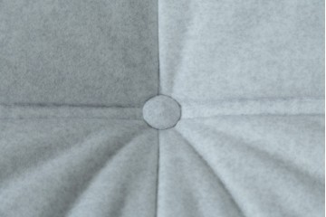 中古　極美品　2024年購入　Ligne roset(リーン・ロゼ)　ROSETTOGO(ロゼトーゴ)　DENDEN(デンデン)　50周年　保証書付き　洗練されたモダンデザインが目を引く1人掛けソファ　(R-084650)