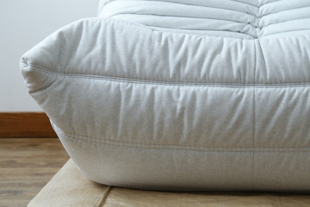 中古　極美品　2024年購入　Ligne roset(リーン・ロゼ)　ROSETTOGO(ロゼトーゴ)　DENDEN(デンデン)　50周年　保証書付き　洗練されたモダンデザインが目を引く1人掛けソファ　(R-084650)