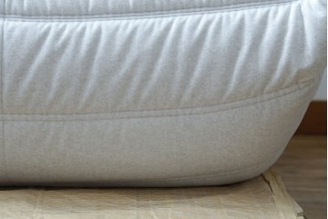 中古　極美品　2024年購入　Ligne roset(リーン・ロゼ)　ROSETTOGO(ロゼトーゴ)　DENDEN(デンデン)　50周年　保証書付き　洗練されたモダンデザインが目を引く1人掛けソファ　(R-084650)