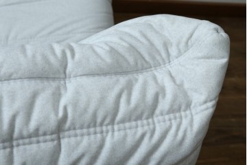 中古　極美品　2024年購入　Ligne roset(リーン・ロゼ)　ROSETTOGO(ロゼトーゴ)　DENDEN(デンデン)　50周年　保証書付き　洗練されたモダンデザインが目を引く1人掛けソファ　(R-084650)