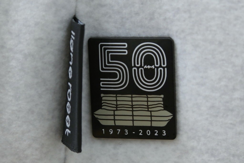 中古　極美品　2024年購入　Ligne roset(リーン・ロゼ)　ROSETTOGO(ロゼトーゴ)　DENDEN(デンデン)　50周年　保証書付き　洗練されたモダンデザインが目を引く1人掛けソファ　(R-084650)