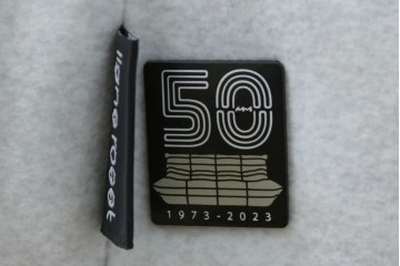 中古　極美品　2024年購入　Ligne roset(リーン・ロゼ)　ROSETTOGO(ロゼトーゴ)　DENDEN(デンデン)　50周年　保証書付き　洗練されたモダンデザインが目を引く1人掛けソファ　(R-084650)