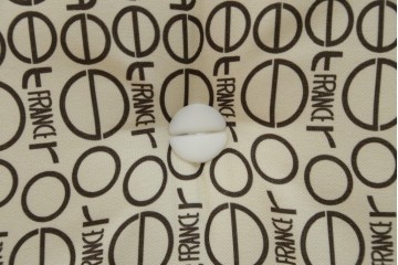 中古　極美品　2024年購入　Ligne roset(リーン・ロゼ)　ROSETTOGO(ロゼトーゴ)　DENDEN(デンデン)　50周年　保証書付き　洗練されたモダンデザインが目を引く1人掛けソファ　(R-084650)