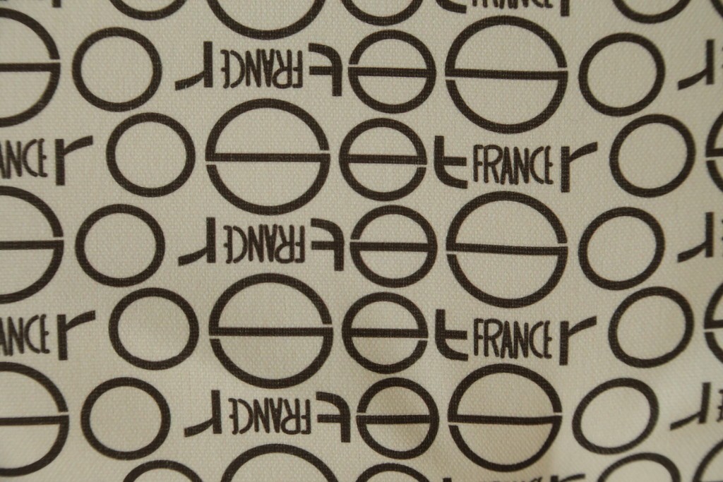 中古　極美品　2024年購入　Ligne roset(リーン・ロゼ)　ROSETTOGO(ロゼトーゴ)　DENDEN(デンデン)　50周年　保証書付き　洗練されたモダンデザインが目を引く1人掛けソファ　(R-084650)