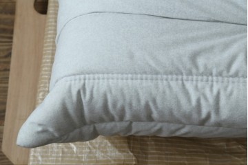 中古　極美品　2024年購入　Ligne roset(リーン・ロゼ)　ROSETTOGO(ロゼトーゴ)　DENDEN(デンデン)　50周年　保証書付き　洗練されたモダンデザインが目を引くパフ　(R-084651)