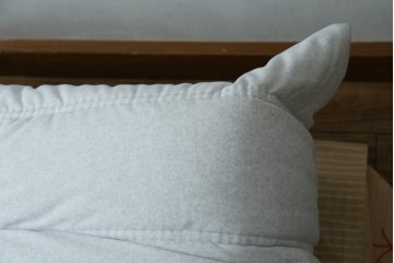 中古　極美品　2024年購入　Ligne roset(リーン・ロゼ)　ROSETTOGO(ロゼトーゴ)　DENDEN(デンデン)　50周年　保証書付き　洗練されたモダンデザインが目を引くパフ　(R-084651)