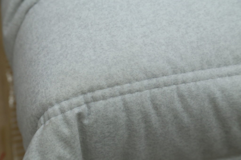 中古　極美品　2024年購入　Ligne roset(リーン・ロゼ)　ROSETTOGO(ロゼトーゴ)　DENDEN(デンデン)　50周年　保証書付き　洗練されたモダンデザインが目を引くパフ　(R-084651)