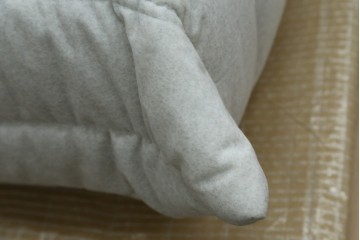 中古　極美品　2024年購入　Ligne roset(リーン・ロゼ)　ROSETTOGO(ロゼトーゴ)　DENDEN(デンデン)　50周年　保証書付き　洗練されたモダンデザインが目を引くパフ　(R-084651)