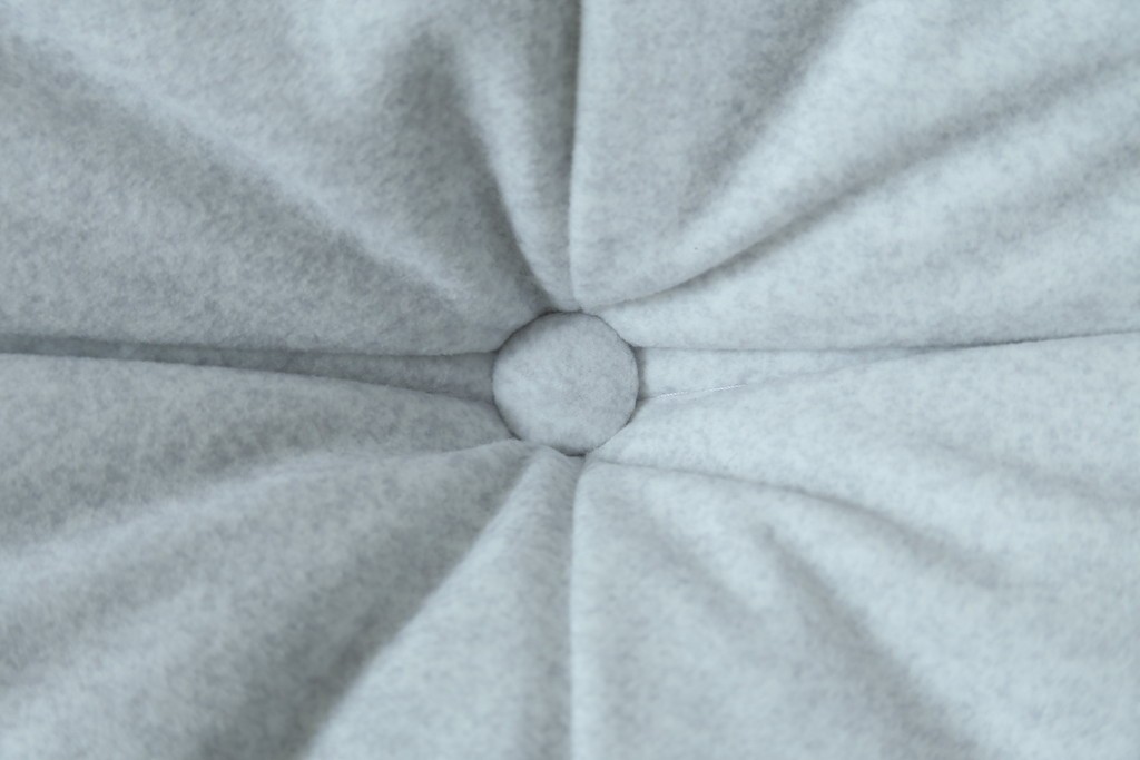 中古　極美品　2024年購入　Ligne roset(リーン・ロゼ)　ROSETTOGO(ロゼトーゴ)　DENDEN(デンデン)　50周年　保証書付き　洗練されたモダンデザインが目を引くパフ　(R-084651)